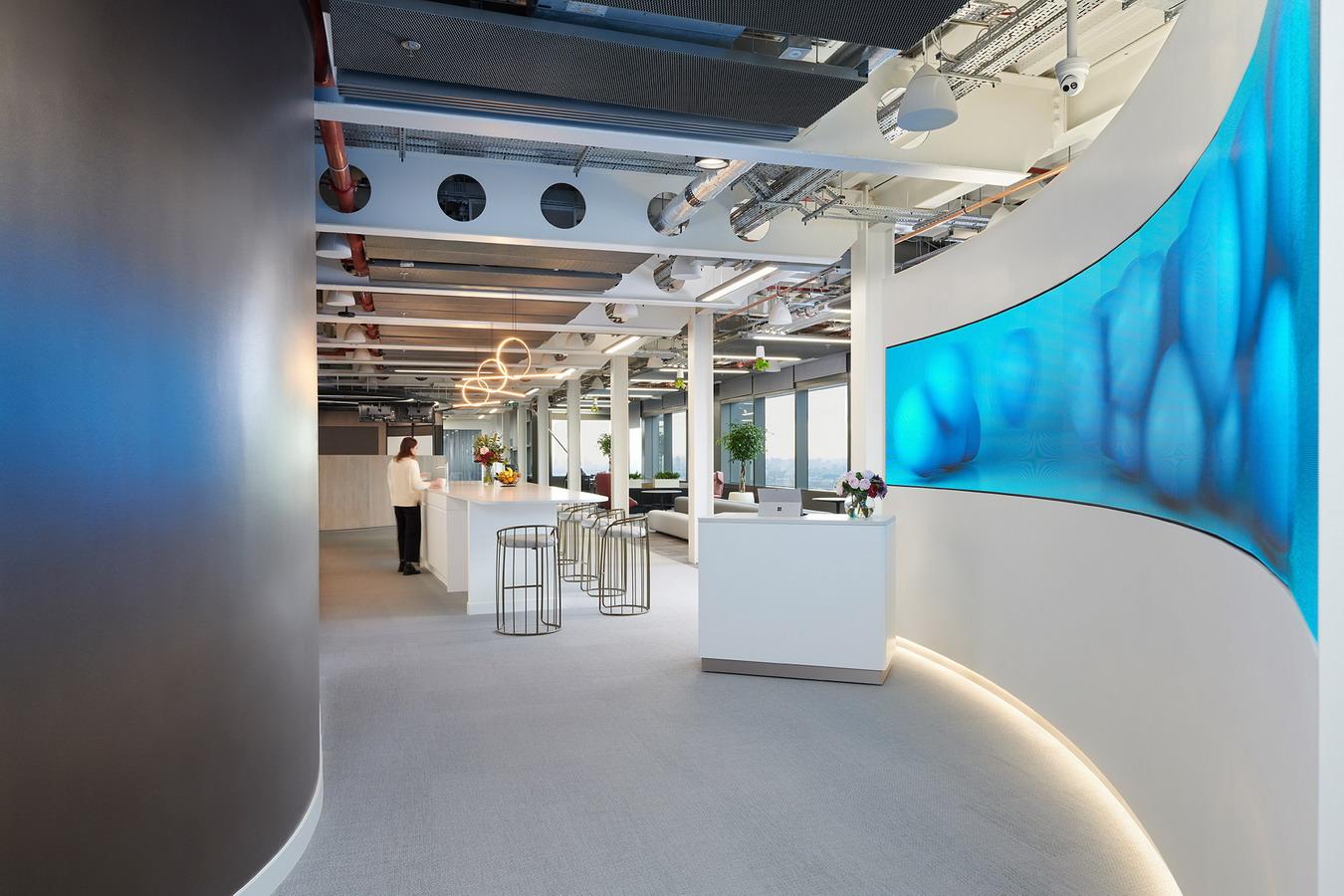 总部办公 (4)_调整大小.jpg