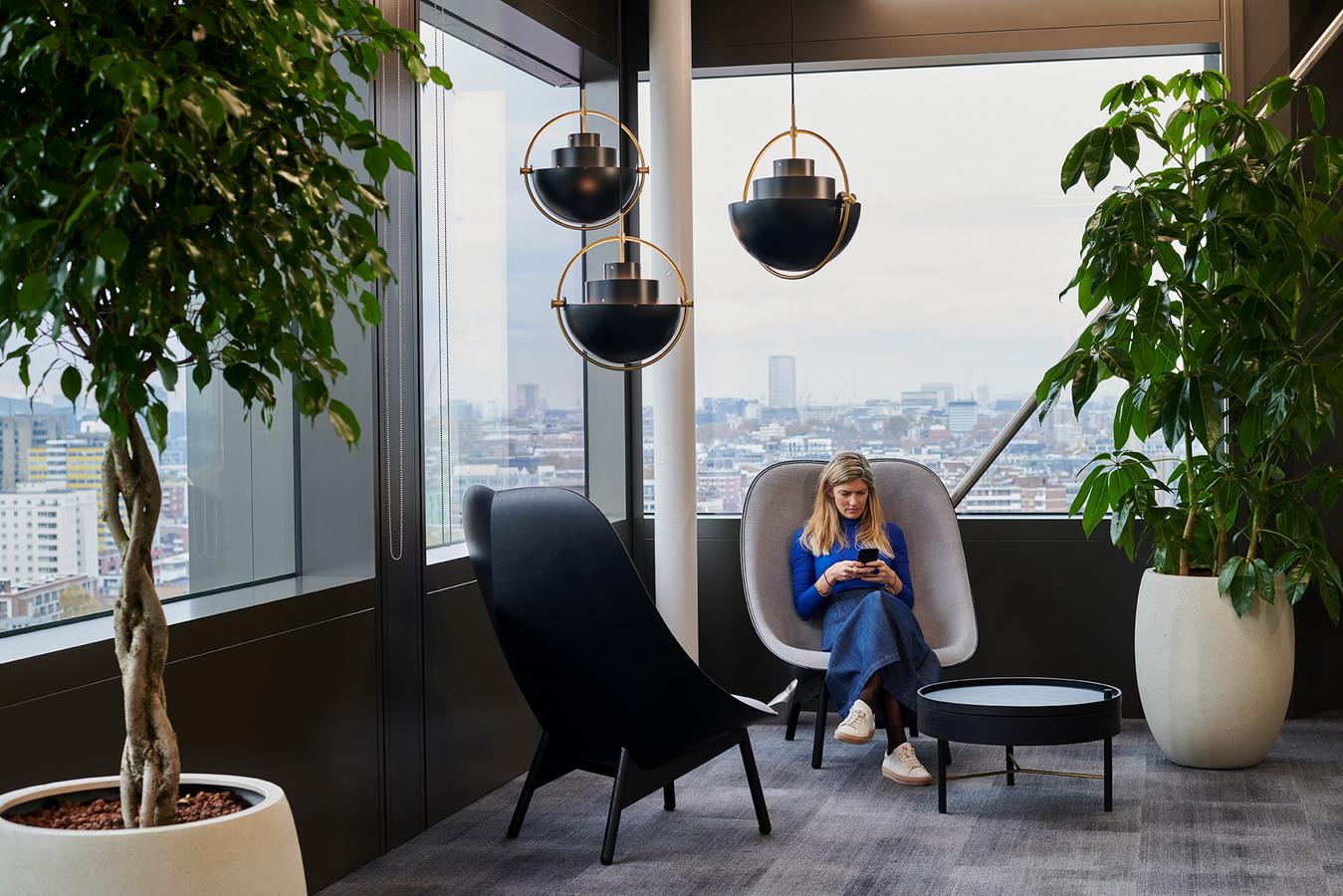 总部办公 (7)_调整大小.jpg