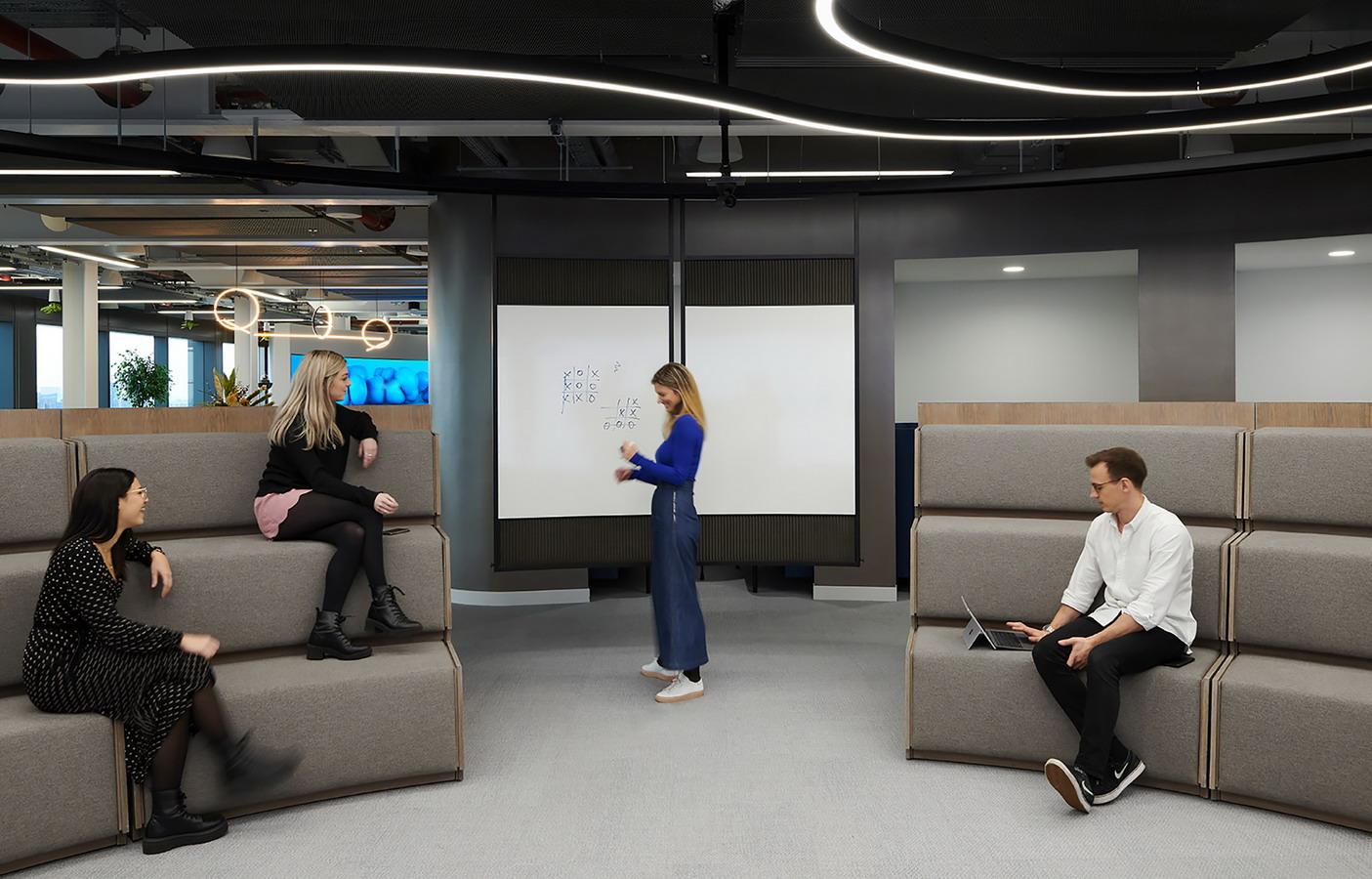 总部办公 (10)_调整大小.jpg