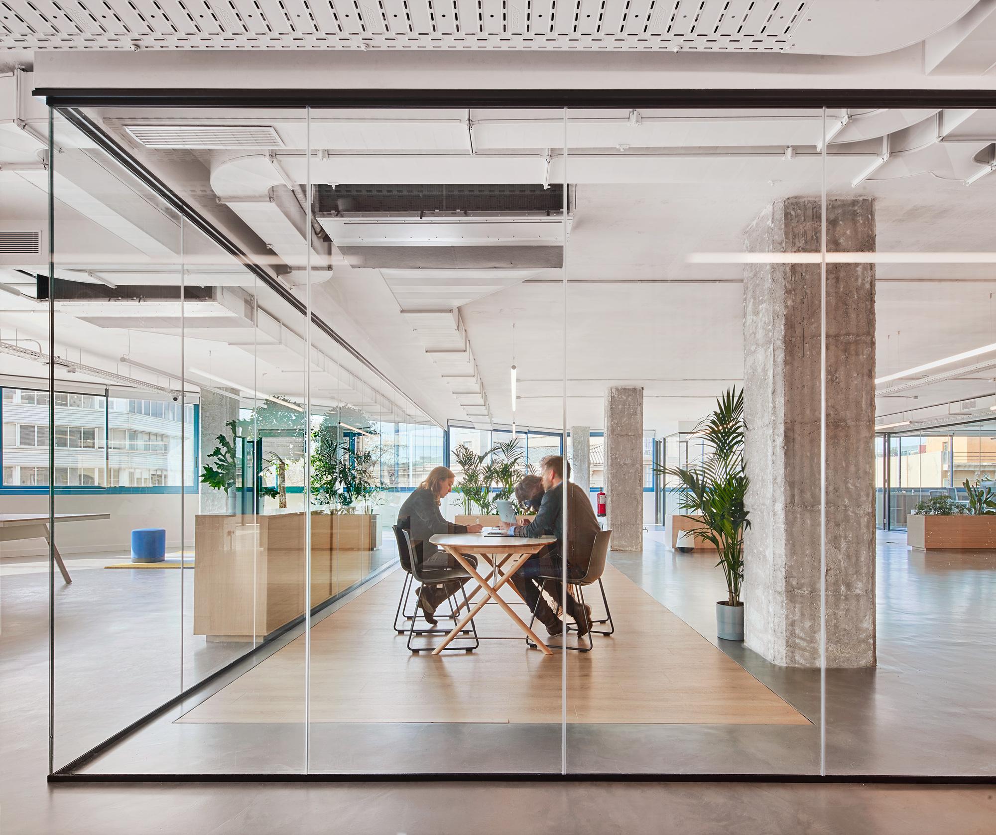 现代简约办公空间Elastiko-金麦道设计素材网www.ycpic  (1) .jpg