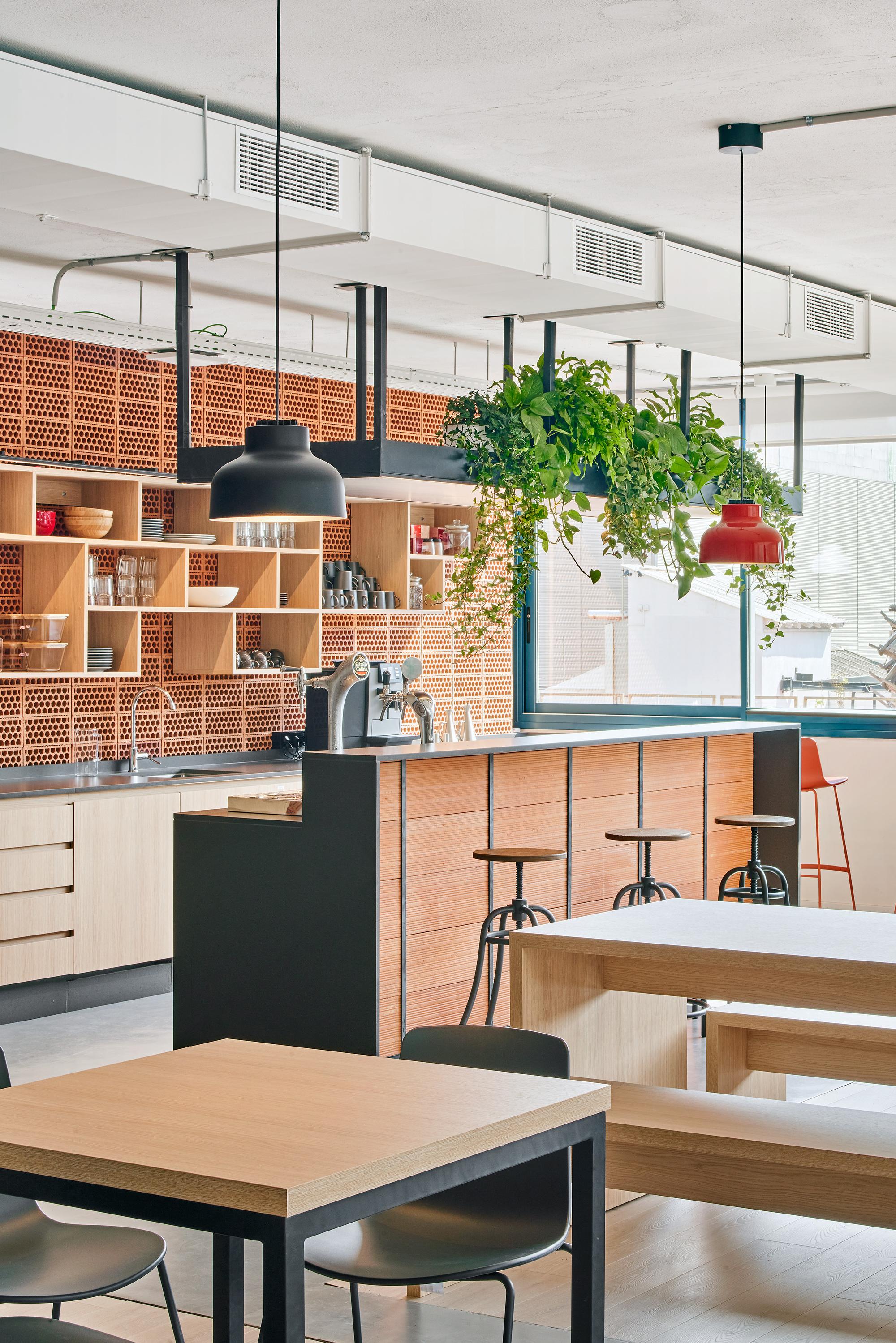 现代简约办公空间Elastiko-金麦道设计素材网www.ycpic  (23) .jpg