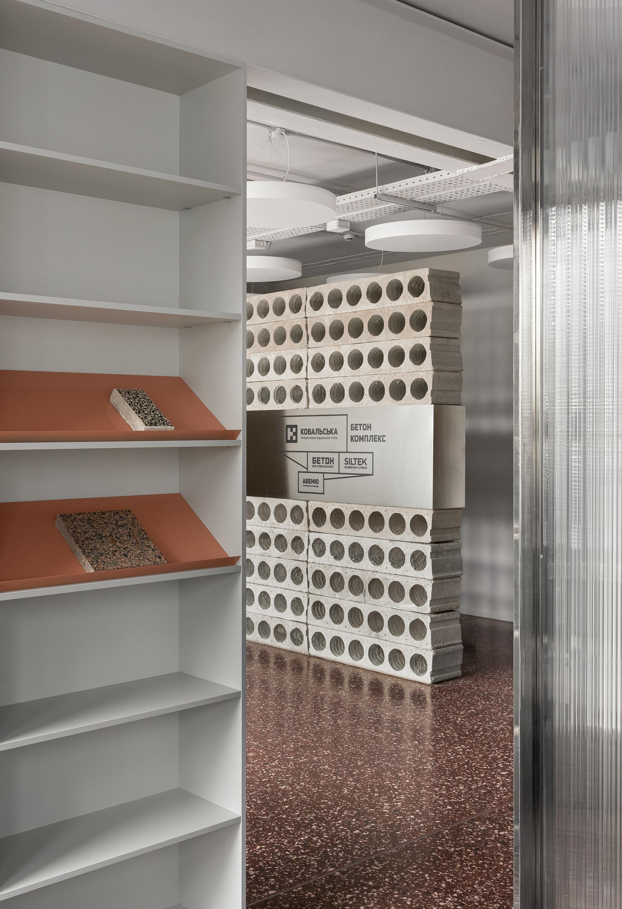 简约办公空间Kovalska Office Space-金麦道设计素材网www.ycpic  (4).jpg