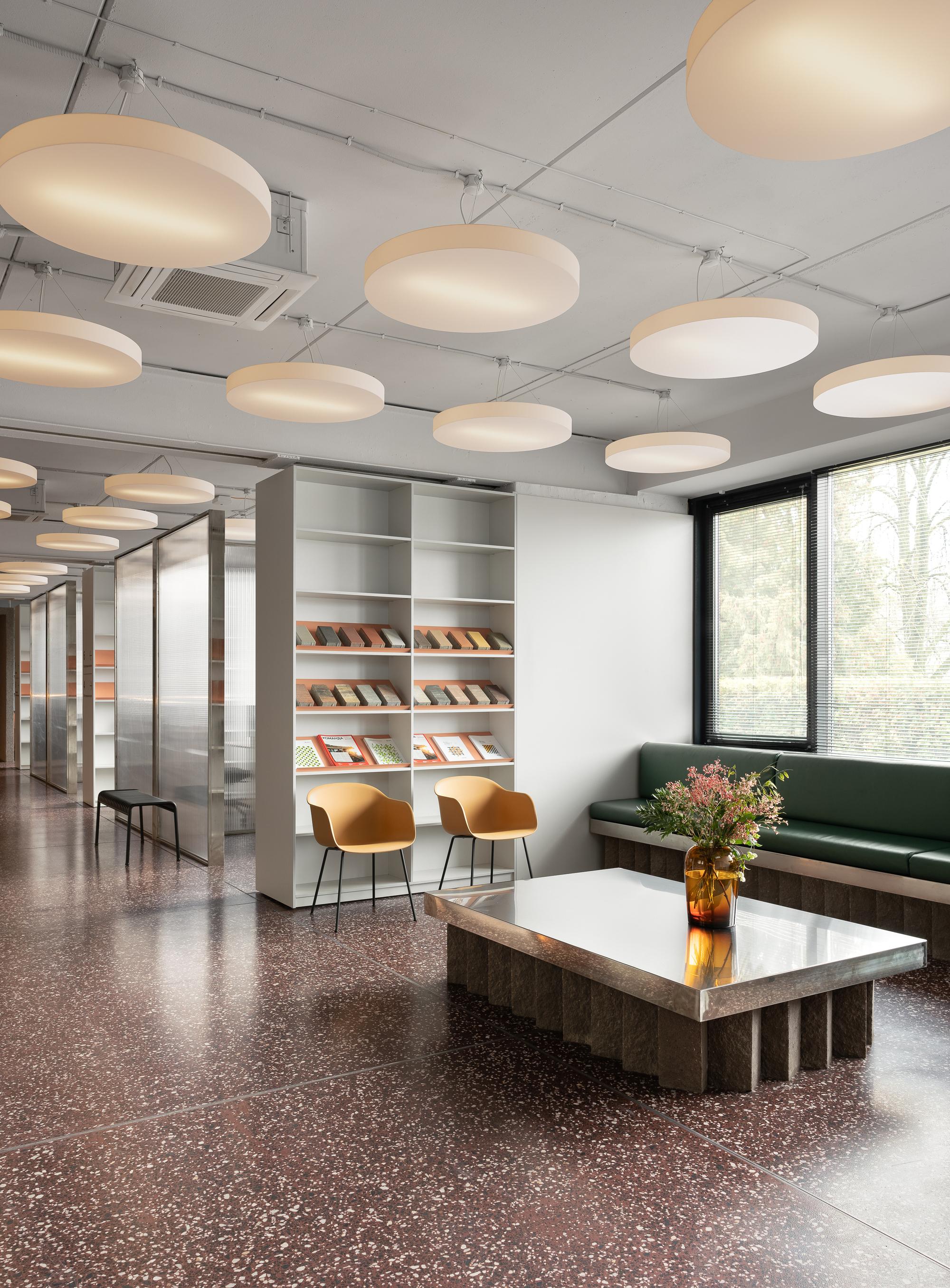 简约办公空间Kovalska Office Space-金麦道设计素材网www.ycpic  (21).jpg