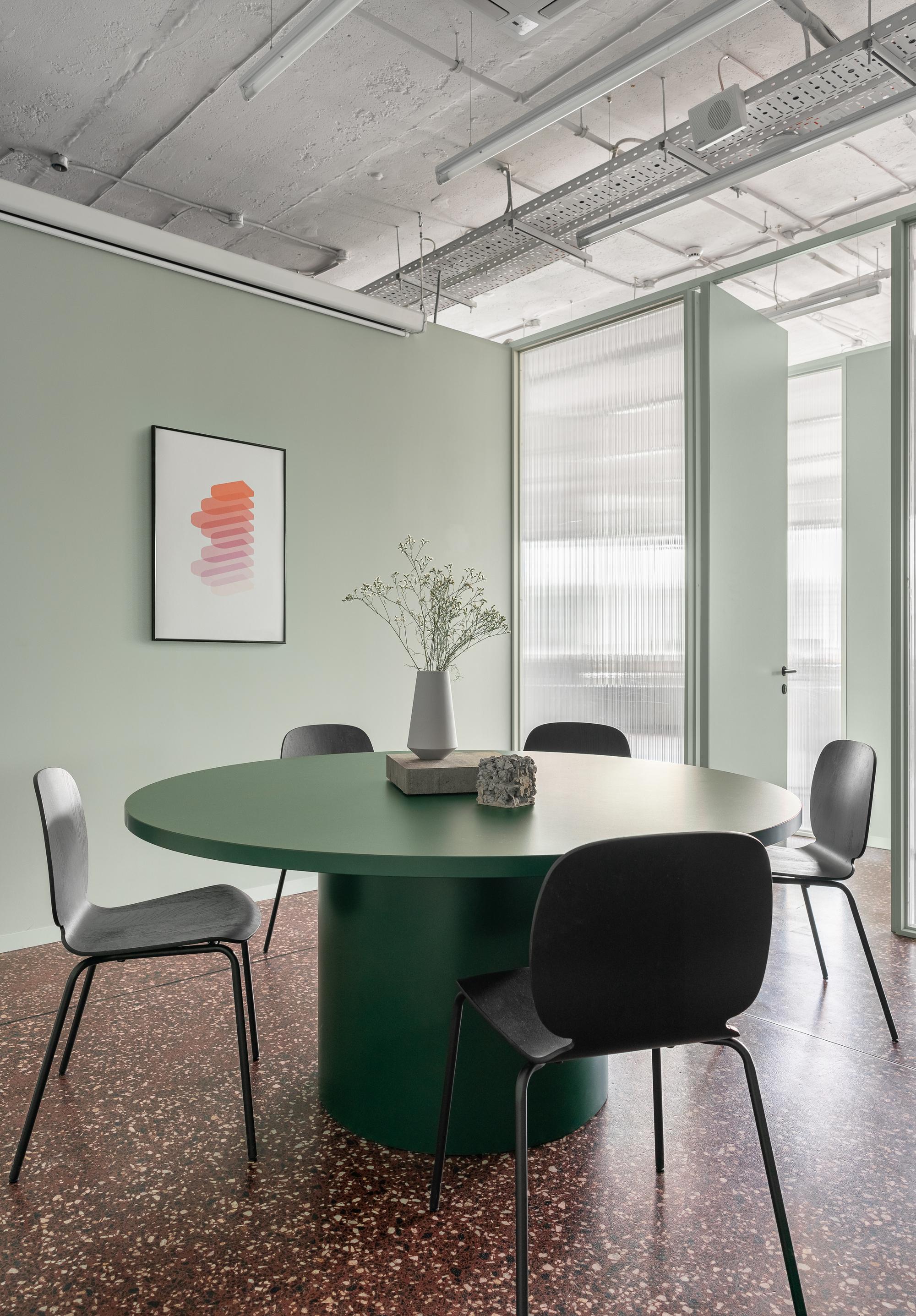 简约办公空间Kovalska Office Space-金麦道设计素材网www.ycpic  (5).jpg