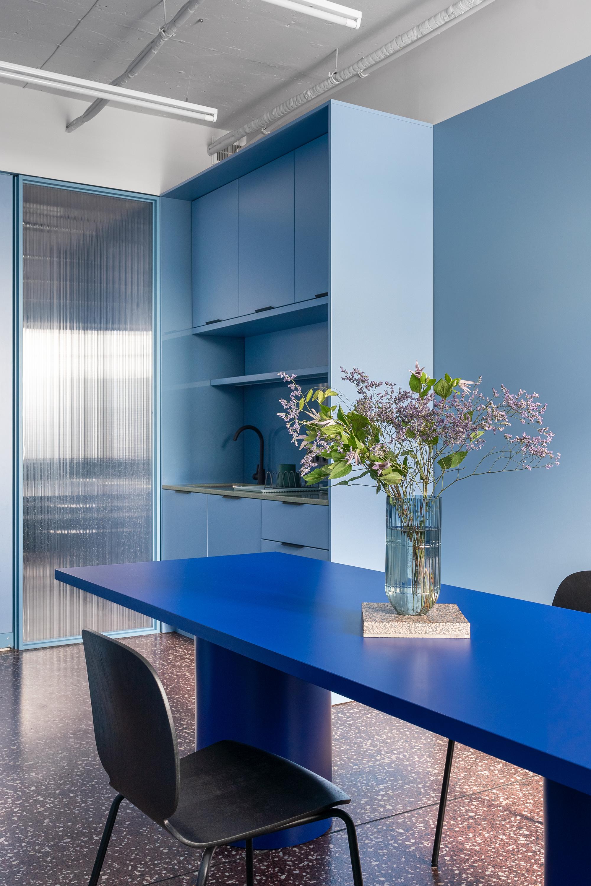 简约办公空间Kovalska Office Space-金麦道设计素材网www.ycpic  (15).jpg