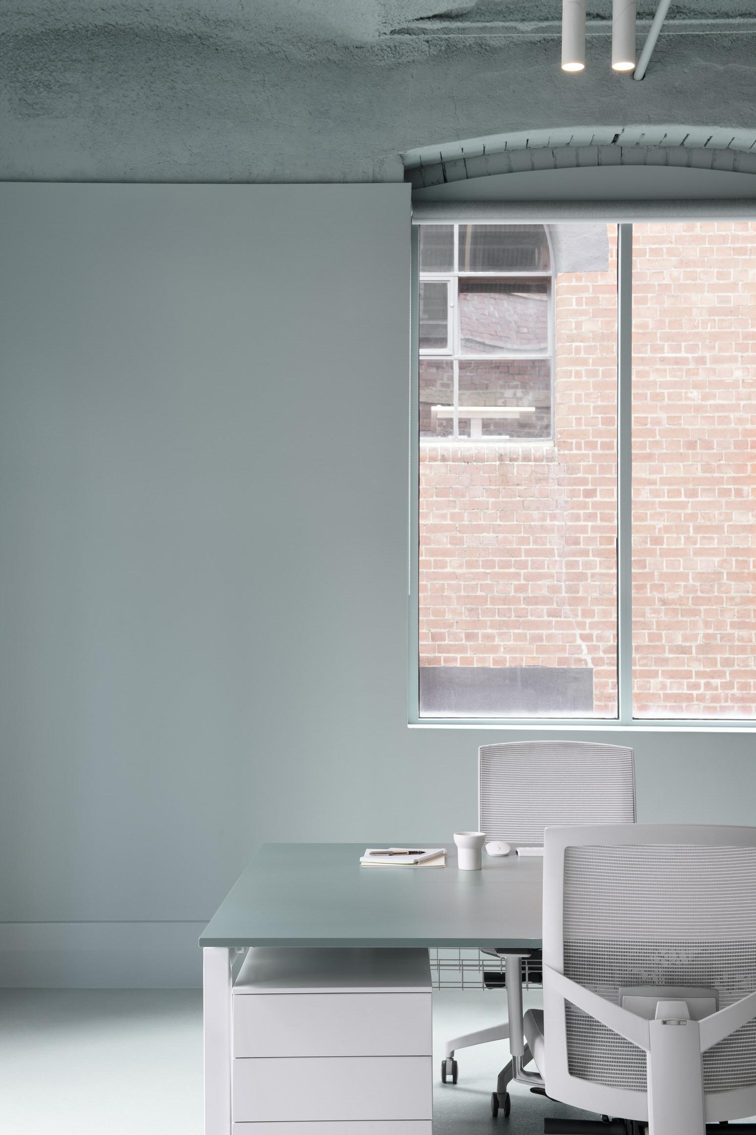 简约办公空间Armitage Jones (11).jpg