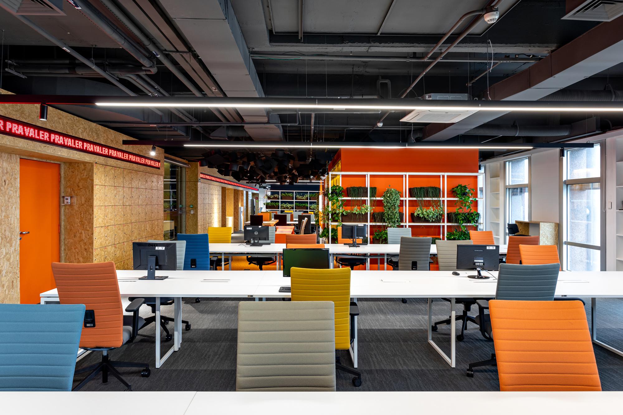 Pravaler总部办公室-金麦道设计素材网www.ycpic. (24).jpg