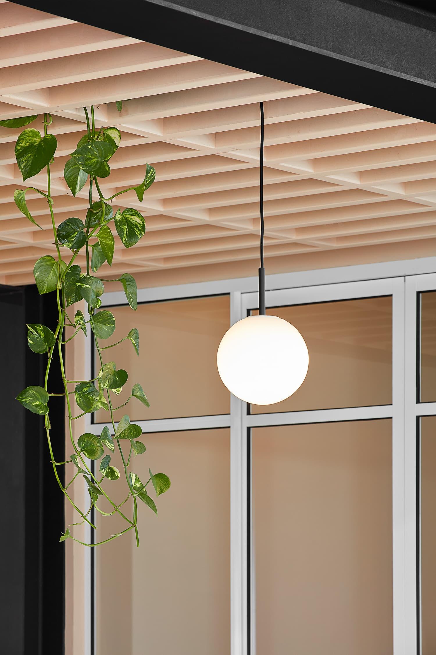 Rezen Studio办公室-金麦道设计素材网www.ycpic (1).jpg