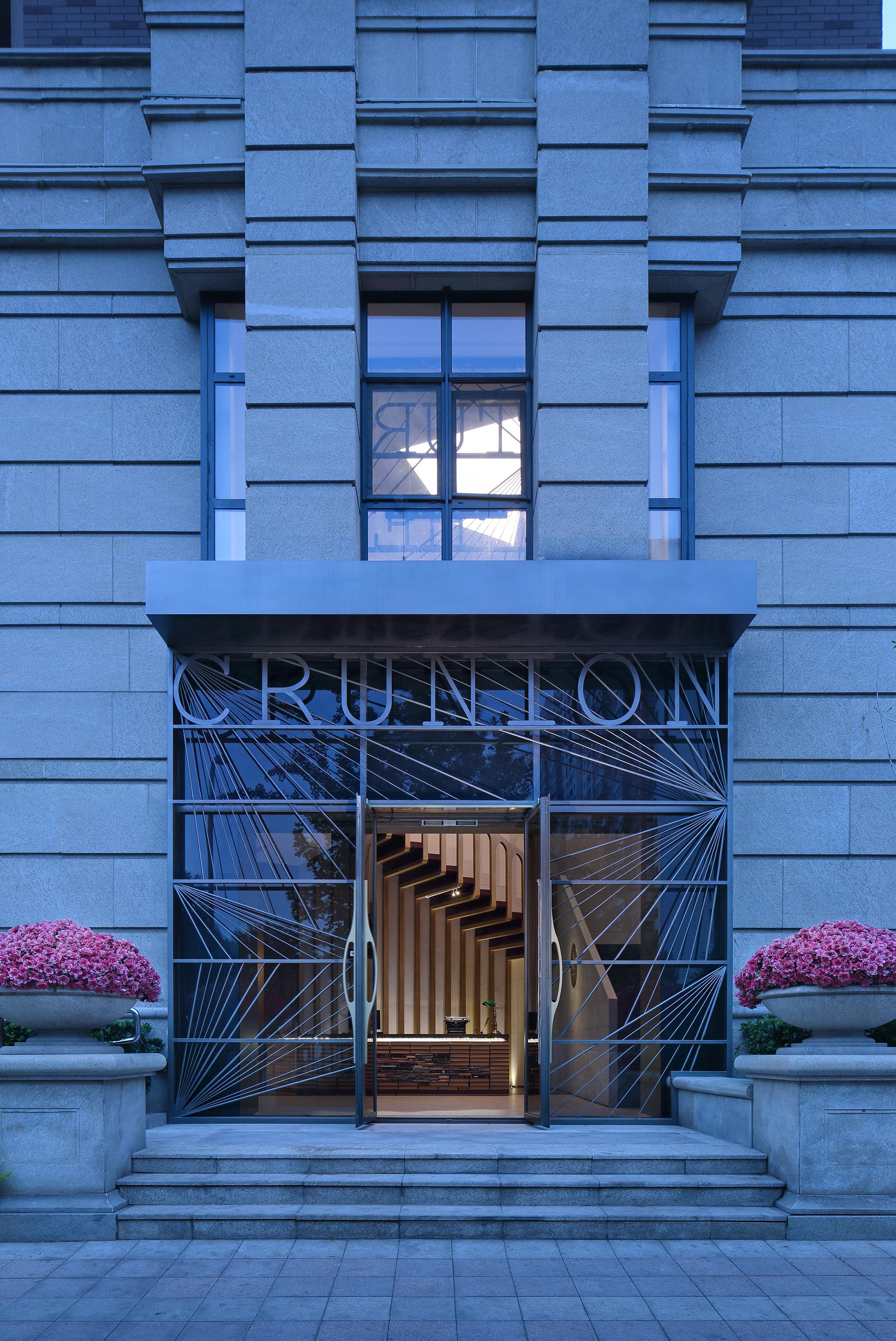 034 入户大门.jpg