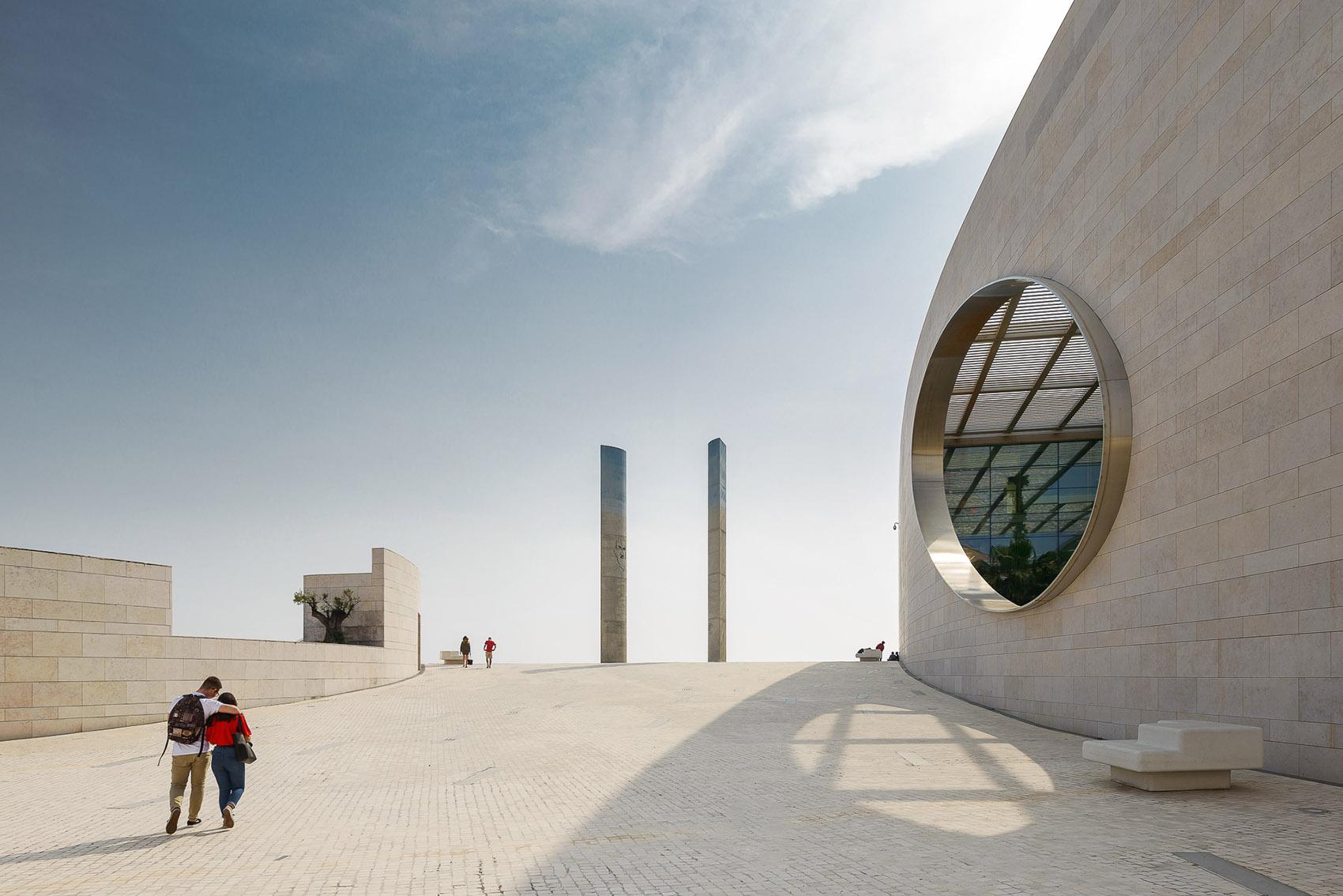 09-champalimaud-center_charles-correa.jpg