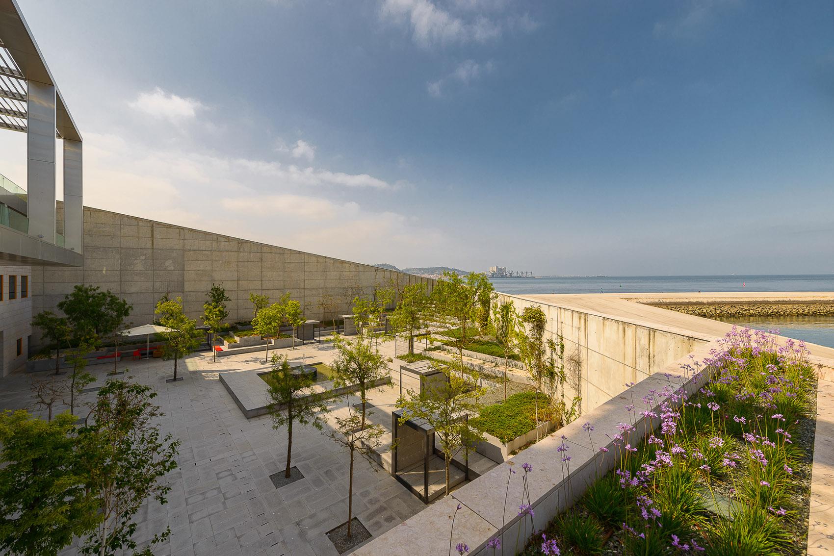 14-champalimaud-center_charles-correa.jpg