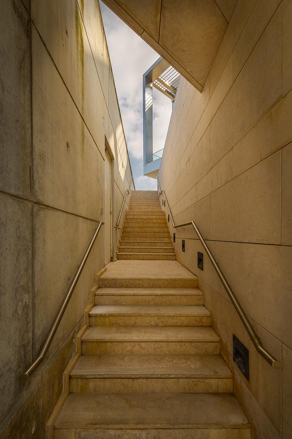 18-champalimaud-center_charles-correa.jpg