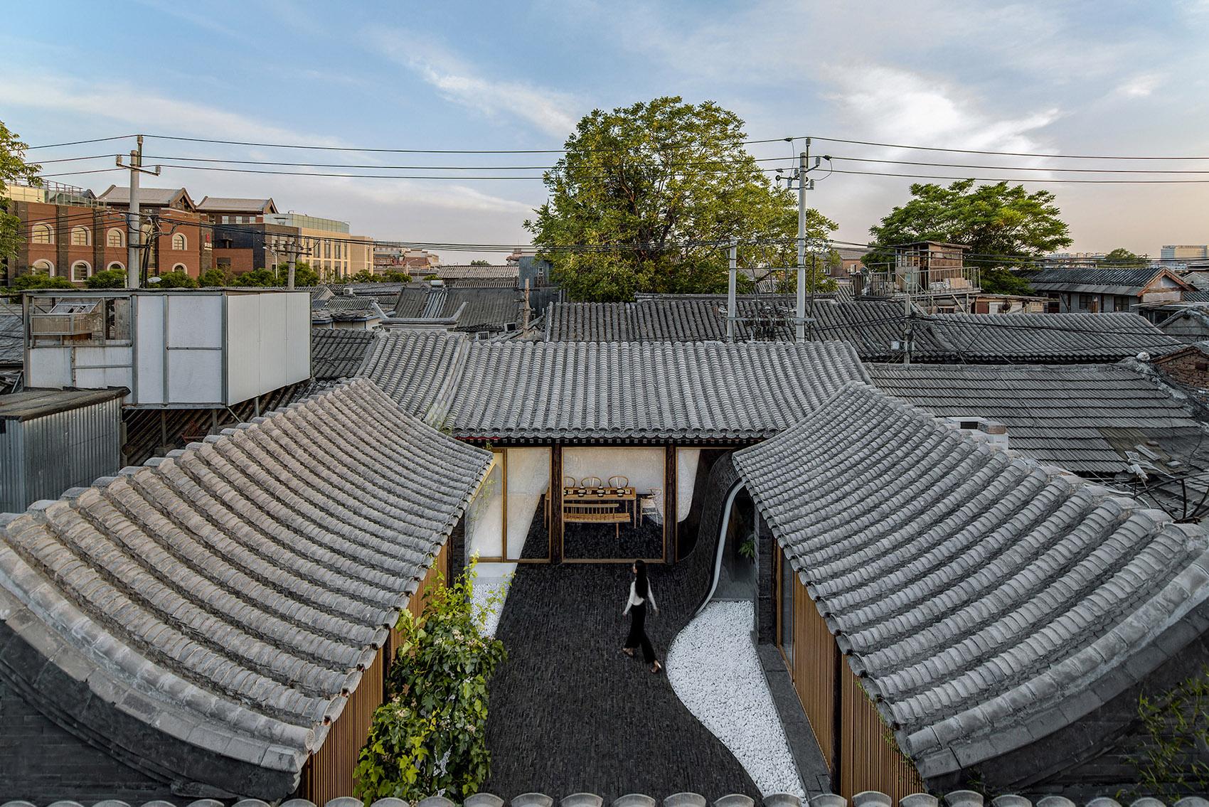 004-Twisting-Courtyard-By-ARCHSTUDIO-.jpg