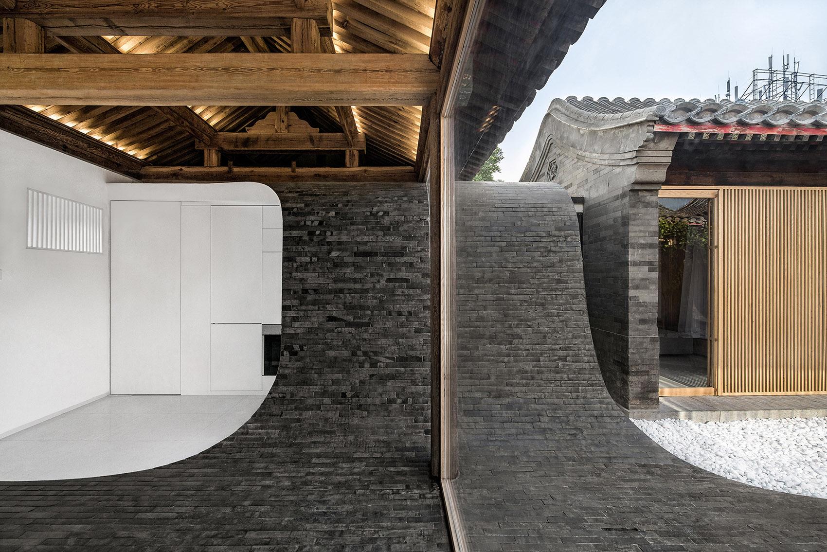 008-Twisting-Courtyard-By-ARCHSTUDIO-.jpg