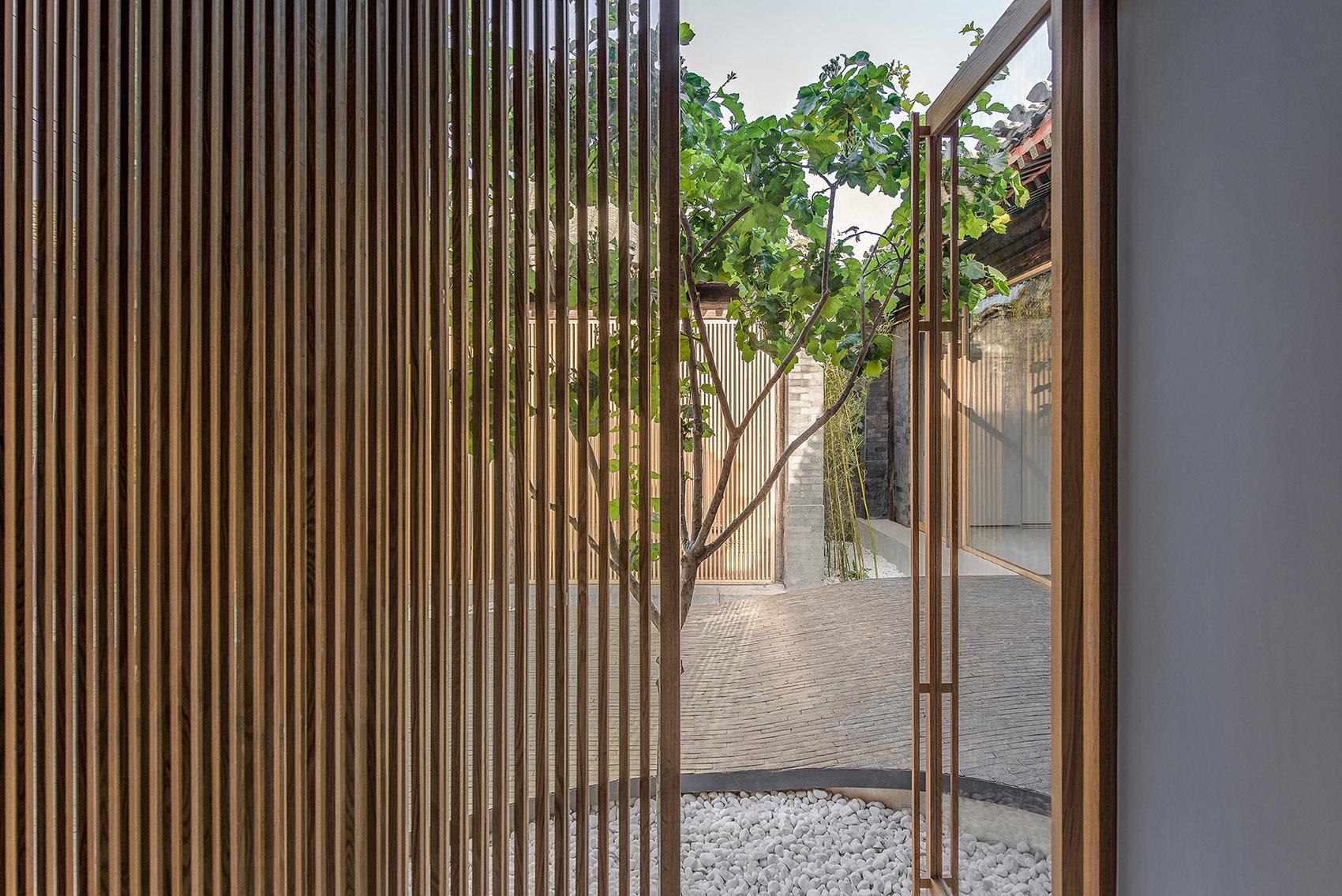 022-Twisting-Courtyard-By-ARCHSTUDIO-.jpg