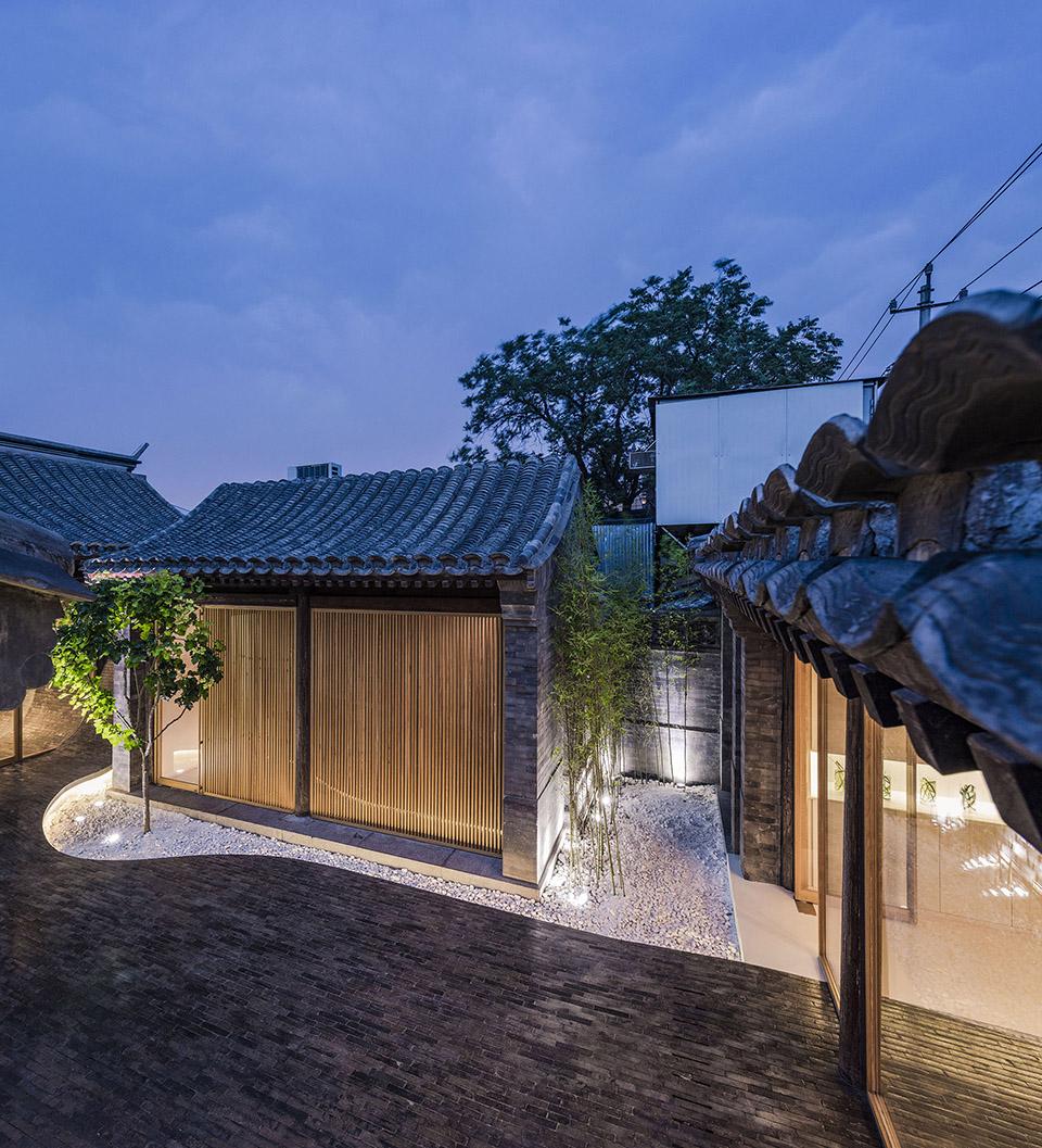 026-Twisting-Courtyard-By-ARCHSTUDIO-.jpg