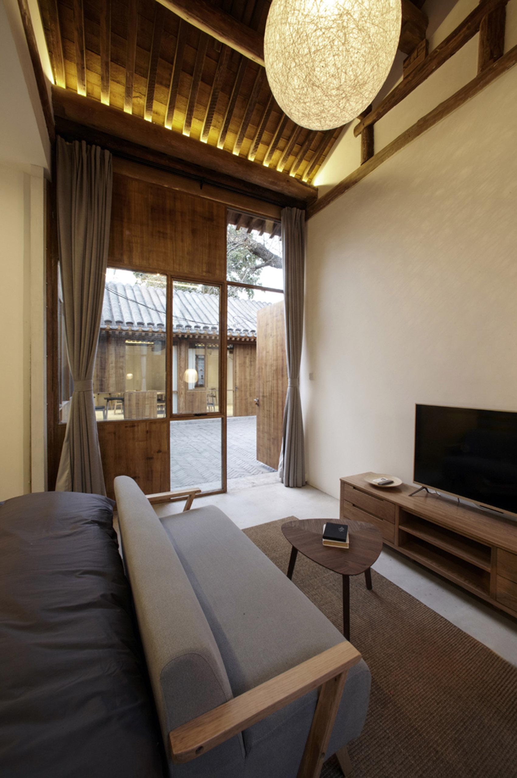 005-Yin-Courtyard-interior-2.jpg
